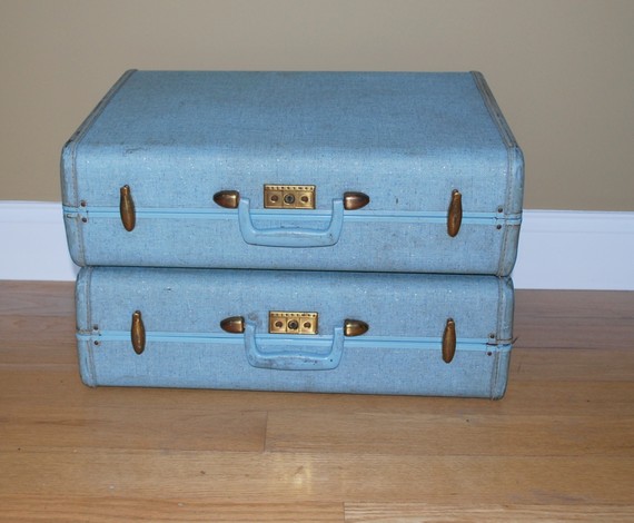 I love vintage suitcases they 39re perfect for table decor wishing well 