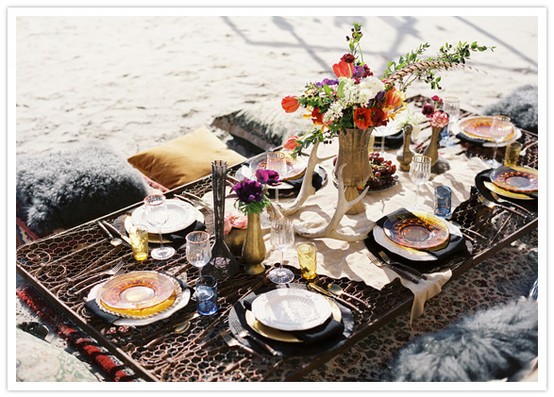 How beautiful would this decor look in a relaxed bohemian wedding 