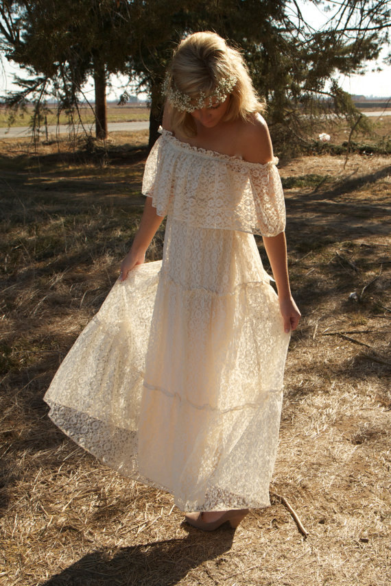 Daughters of Simone Vintage 1970 s Ivory Vintage Lace Wedding Dress 650